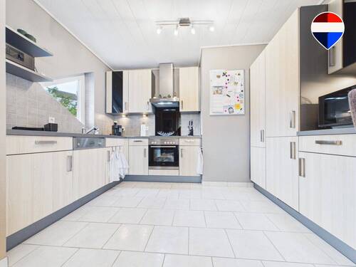 REMAX Immobilien DeLux Eigentumswohung Küche Saarlouis Mark Borowicz - 2 Zimmer Etagenwohnung in Saarlouis