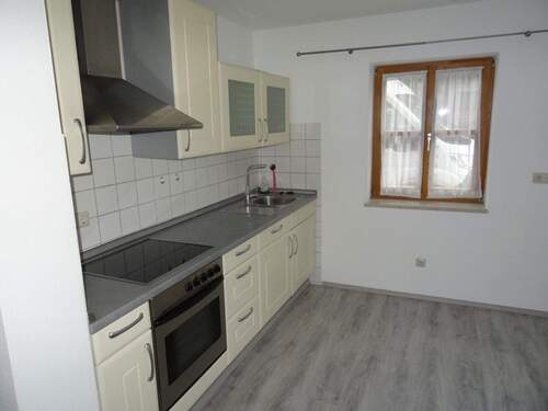 Küche (Teilansicht) - 2 Zimmer Etagenwohnung zur Miete in Glonn