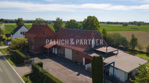 Luftbild - 1 Zimmer Bauernhaus, Landhaus zum Kaufen in Erwitte