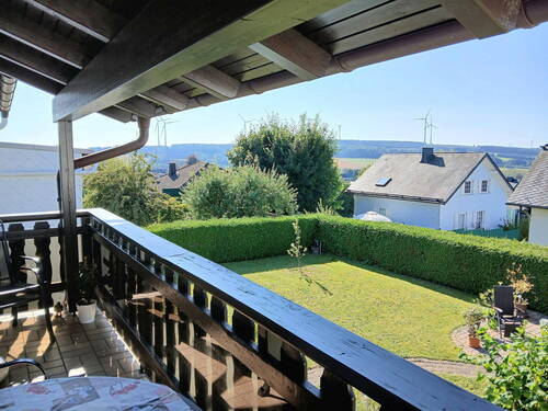 Balkon-Blick in den Garten - 
