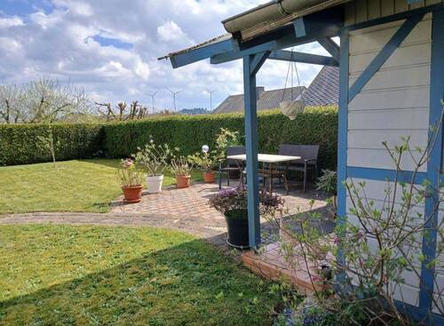 Gartenhaus u. große Spielwiese - 