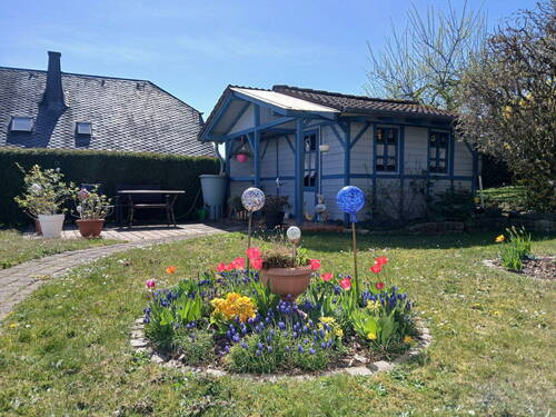 Garten mit Gartenhaus - 