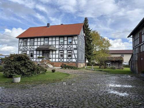 Ansicht Wohnhaus - 7 Zimmer Einfamilienhaus in Lahntal / Sterzhausen