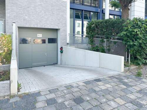 Tiefgarageneinfahrt - 