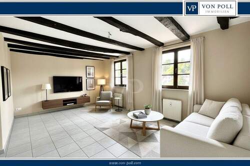 Wohnzimmer KI - 3-Zimmer-Altbau mit Terrasse und Privatzugang