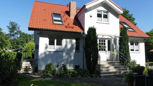 Haus von vorne - Einfamilienhaus mit 240,00 m² in Berlin Spandau zum Kaufen