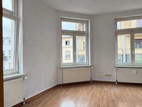 In das das Wohnzimmer aus der Küche sehend - 