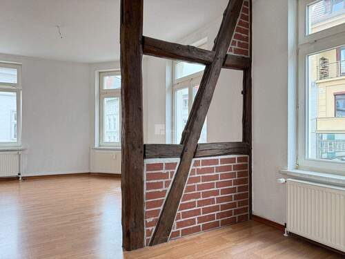 Das Wohnzimmer mit Arbeitsecke oder Gästenische - 2 Zimmer Etagenwohnung in Schwerin