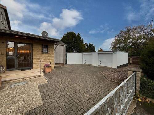 Hof - 5 Zimmer Einfamilienhaus zum Kaufen in Elze