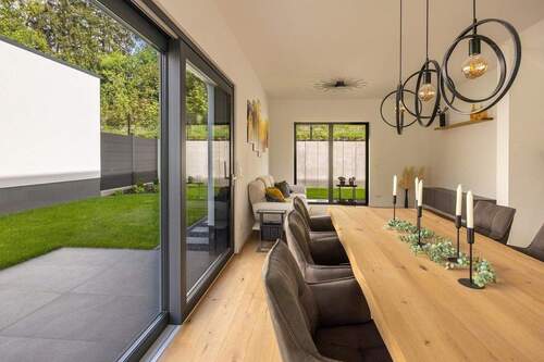 Wohnzimmer mit Schiebefenster - 