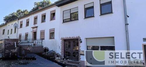 Ansicht zwei Häuser - Aus Bankverwertung! Zwei nebeneinanderliegende Reihenwohnhäuser mit Garage