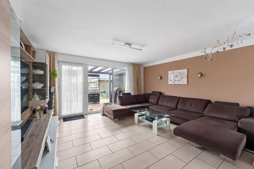 Wohnzimmer - 4 Zimmer Etagenwohnung in Langenfeld