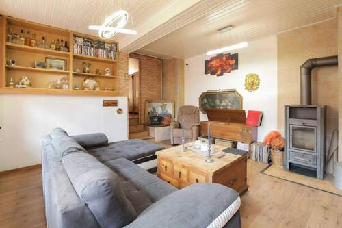 Wohnzimmer_whg2_2 - 8 Zimmer Mehrfamilienhaus, Wohnhaus zum Kaufen in Büdingen