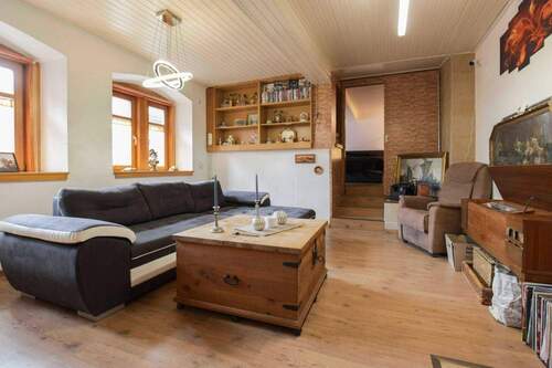 Wohnzimmer_whg2 - 8 Zimmer Mehrfamilienhaus, Wohnhaus in Büdingen