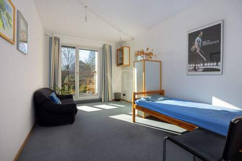 Erstes Schlafzimmer 1. OG. mit Balkonzugang - 