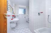 Badezimmer 1. OG. - 