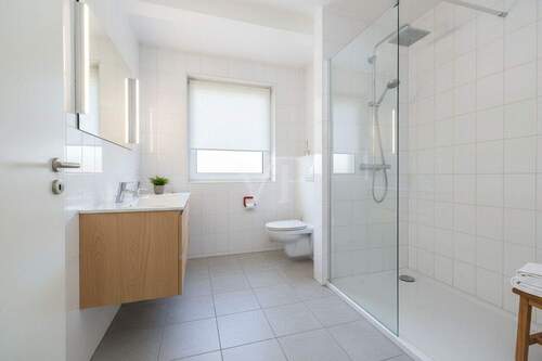 Badezimmer 1. OG. KI modifiziert - 