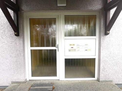 Hauseingangstüre - Etagenwohnung mit 80,00 m&sup2; in Nürnberg zum Kaufen