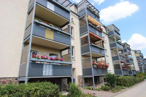 Hausansicht hinten - Schöne 3-Raum-Wohnung in Gera sucht Nachmieter! Einbauküche kann kostenfrei übernommen werden!