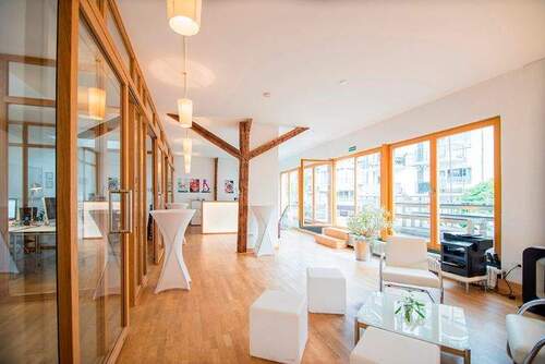 Aufenthaltsbereich im OG - Kernsanierter Altbau-Coworking: abschließbare Räume, Dachterrasse, 247