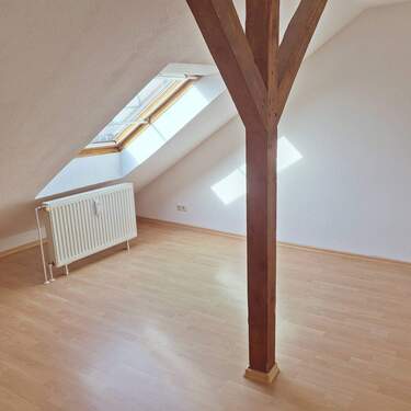 Wohnzimmer unterm Dach - 2 Zimmer Etagenwohnung in Schwerin