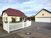Einfahrt mit Garage - 