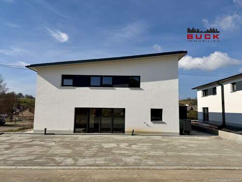 Hausansicht - 5 Zimmer Doppelhaushälfte zur Miete in Böhmenkirch