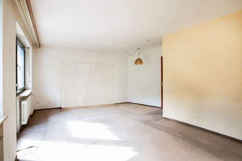 WOHNZIMMER ANSICHT 2 - 5 Zimmer Reihenmittelhaus zum Kaufen in Nürnberg