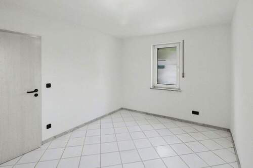 helles Kinderzimmer oder Büro - 