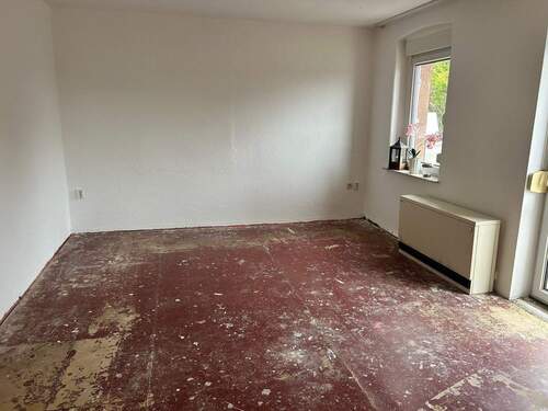 Wohnzimmer - 2 Zimmer Etagenwohnung zur Miete in Königshain-Wiederau