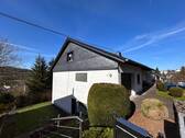 Seitenansicht - 6 Zimmer Mehrfamilienhaus, Wohnhaus zum Kaufen in Nistertal