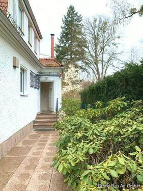 Hauseingang - Einfamilienhaus mit 265,00 m&sup2; in Berlin zum Kaufen