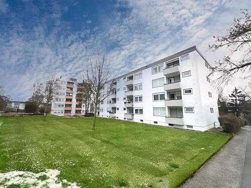 Außenansicht - Stilvolle, modernisierte Eigentumswohnung mit Balkon - ca. 77 m² Wohnfläche