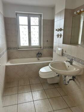 Tageslichtbad mit Wanne - 