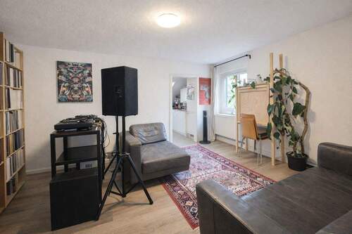 Wohnzimmer - 3 Zimmer Etagenwohnung zum Kaufen in Stuttgart