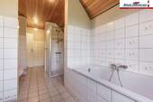 Vollbad im DG., - 
