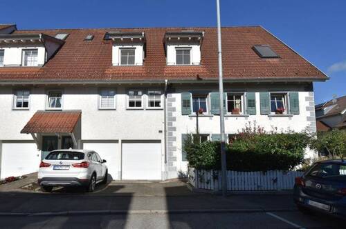 Hausansicht - Bezugsfreie 5,5-Zimmer-DG-Maisonette-Wohnung mit Balkon, im Herzen von Konstanz-Wollmatingen