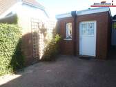 hinterer Zugang Garage - Mehrfamilienhaus, Wohnhaus mit 228,00 m² in Fehmarn zum Kaufen