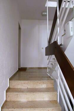 Treppenhaus - 4 Zimmer Etagenwohnung in Düsseldorf