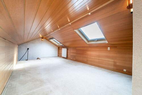 Dachgeschoss mit wohnlicher Atmosphäre - 