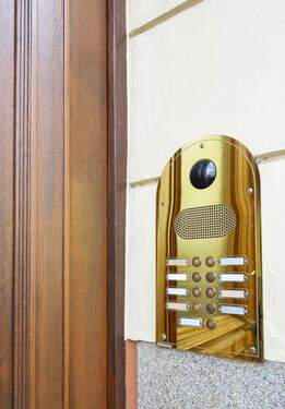 Klingel - 5 Zimmer Etagenwohnung in Leipzig