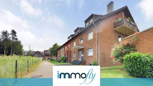 Hausansicht - Gepflegtes Wohnambiente auf 96m²: Lichtdurchflutete 3-Zimmer-Wohnung mit Balkon & Garage