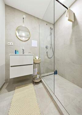 Badezimmer - 3 Zimmer Etagenwohnung zum Kaufen in Leonberg