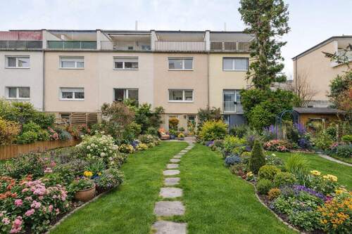 Titelbild - Sanierungsbedürftiges Reihenmittelhaus mit großzügiger Dachterrasse
