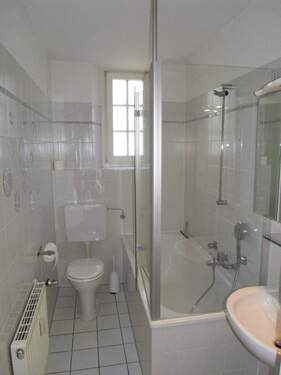 Badezimmer - Etagenwohnung mit 75,00 m&sup2; in Düsseldorf zum Kaufen