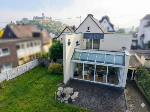 Rückansicht/Terrasse - Charmantes Einfamilienhaus mit lichtdurchflutetem Anbau und großem Raumangebot
