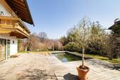 Terrasse mit Naturpool - 