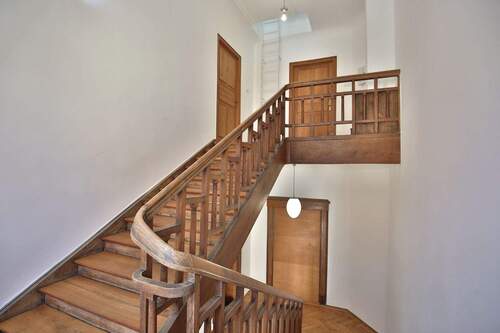 Treppenhaus - 7 Zimmer Etagenwohnung zur Miete in München
