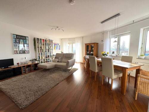 Wohnzimmer - Geräumige und vermietete Zweizimmerwohnung mit schönem Ausblick