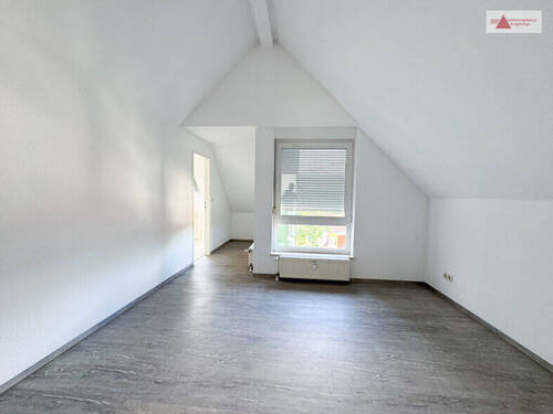 Wohnzimmer - 2-Raum mit Balkon, Tiefgarage und Stellplatz!